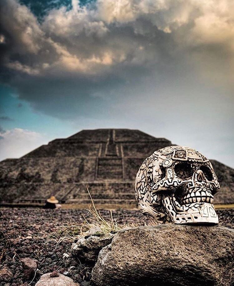 11 imprescindibles en México. un acalabera en la pirámide de teotihuacan mexico