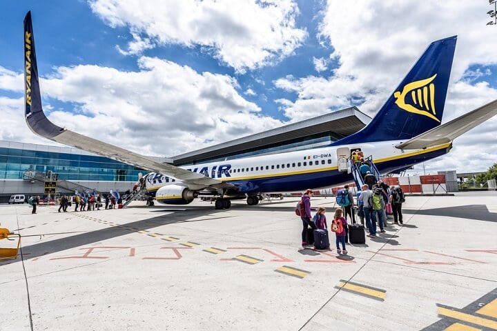 Flying With Ryanair Check In And Baggage Allowance Tips Edreams