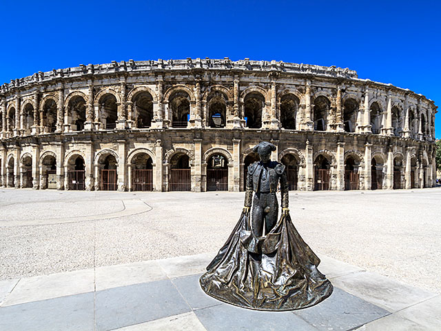 Book your holiday to Nimes with onefront-EDreams