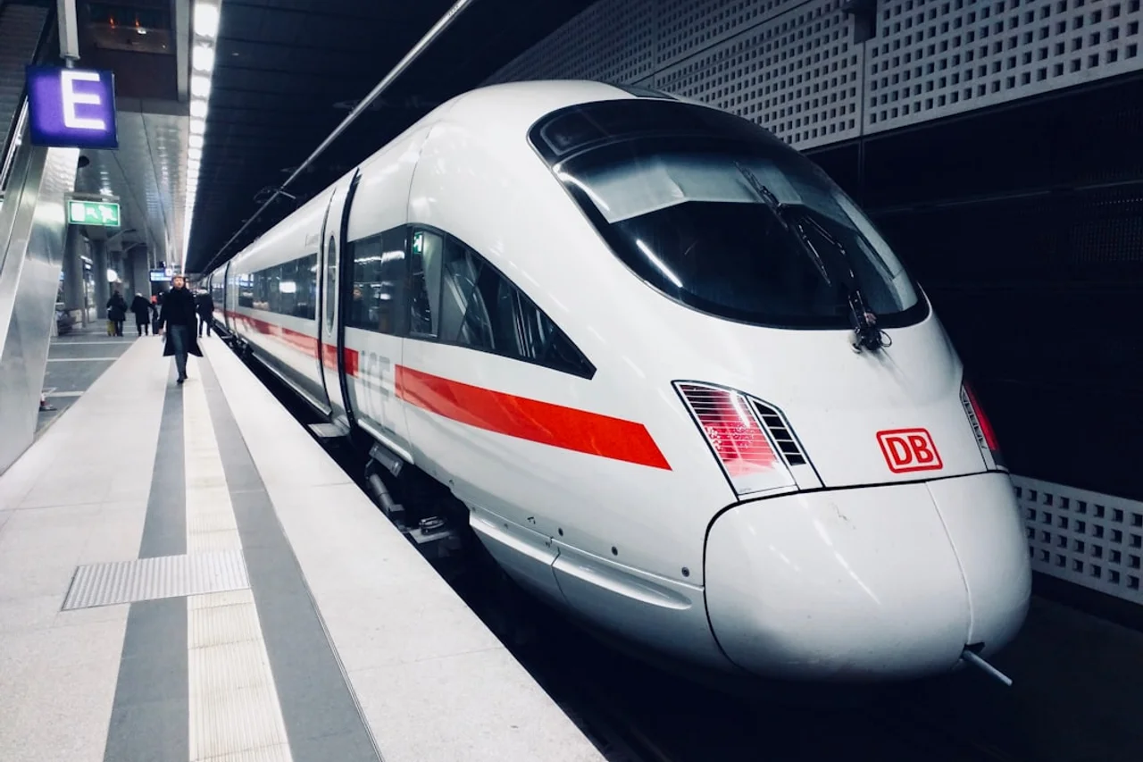 Tren AVE de Renfe en una estación española